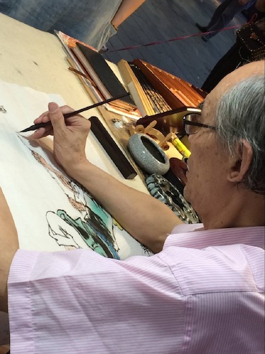 七月二日 澳门银河
 赴西湖区“格格”学习探索小分队 老艺术家正在做国画