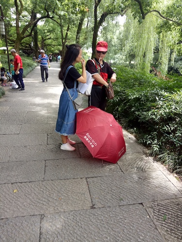 七月九日 澳门银河
 走西湖-关注西湖十景垃圾分类问题小分队 游客采访1