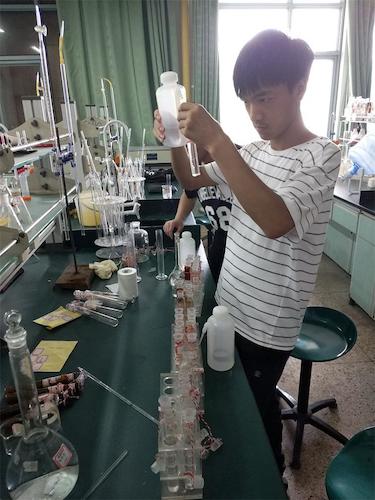 7月23日 澳门银河
 余杭区“激浊扬清”水质检测小分队  进行实验2