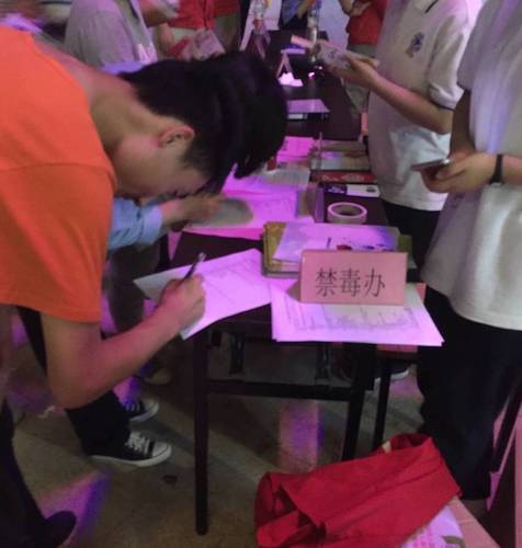 七月二十一日澳门银河
赴余杭“因水而兴”宣传教育小分队 填写调查问卷的副本