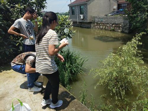 7月21日 澳门银河
 余杭区“激浊扬清”水质检测小分队 取水及检测