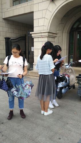 8月16日，澳门银河
节水宣传小分队街头进行问卷调查2