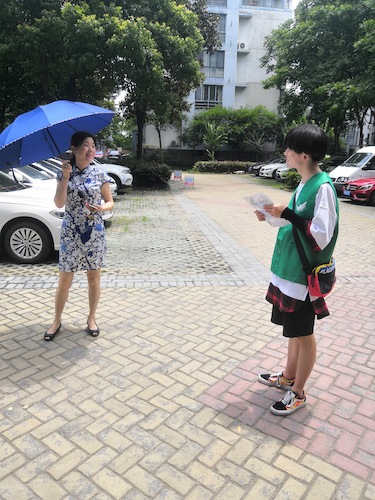 六月二十八日 澳门银河
 赴下沙社区空气质量检测 居民热情提问