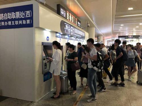 七月五日 澳门银河
学院  杭州交通状况调研分队 杭州东站取票情况