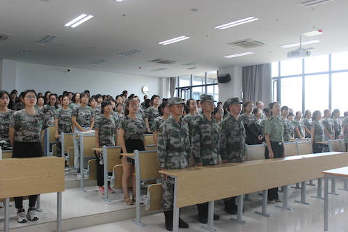 澳门银河
学子齐唱国歌