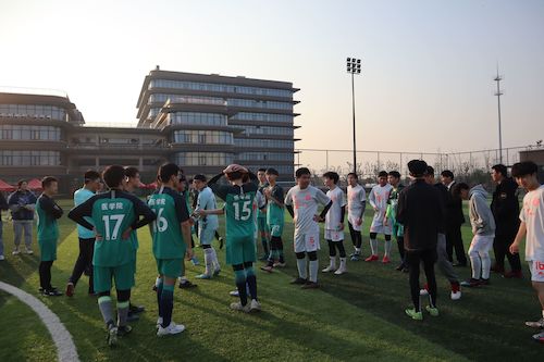 总决赛前澳门银河
与医学部进行准备